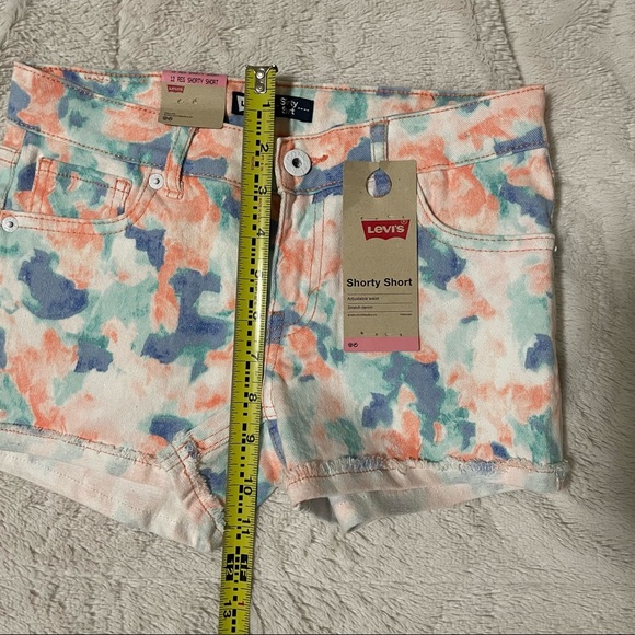 NWT Levi Shorty Shorts / Size 12 - Picture 5 of 6